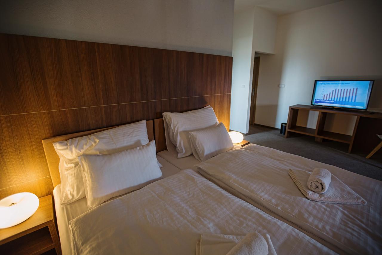 Hotel Na Sustne Krupá 外观 照片