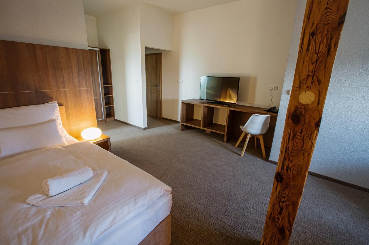 Hotel Na Sustne Krupá 外观 照片